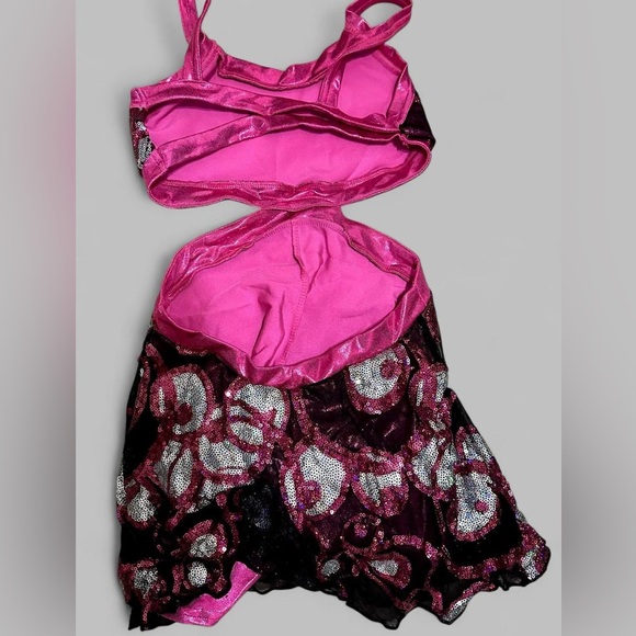 Dance Costume Pink and Black sequins Youth Large - Picture 3 of 6